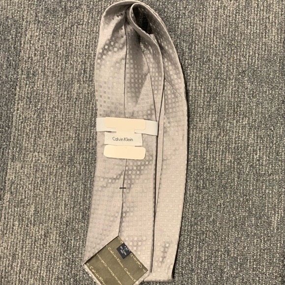 Men’s Silver Squares Calvin Klein Tie (XL - Extra Long) - Picture 2 of 2